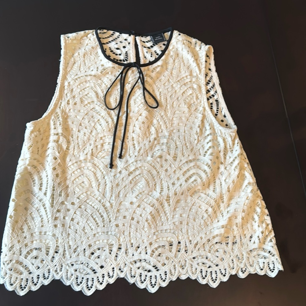 Zara women’s black and ivory sleeveless blouse